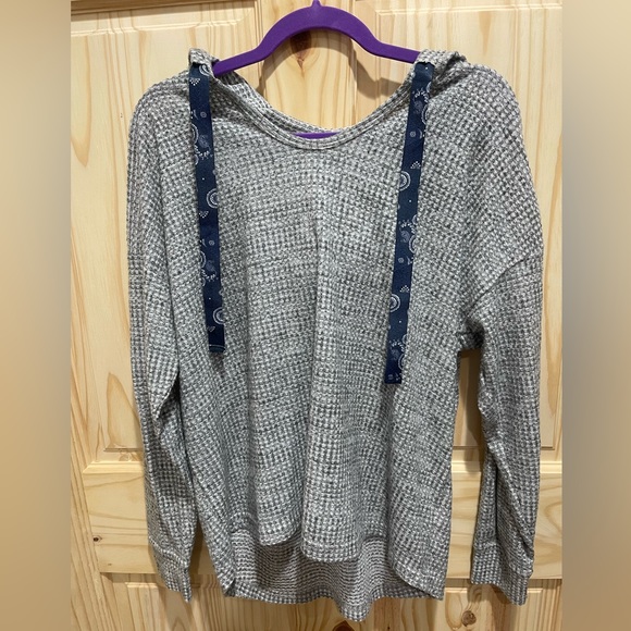 Women’s Maurice’s Gray Hooded Shirt - Picture 1 of 4
